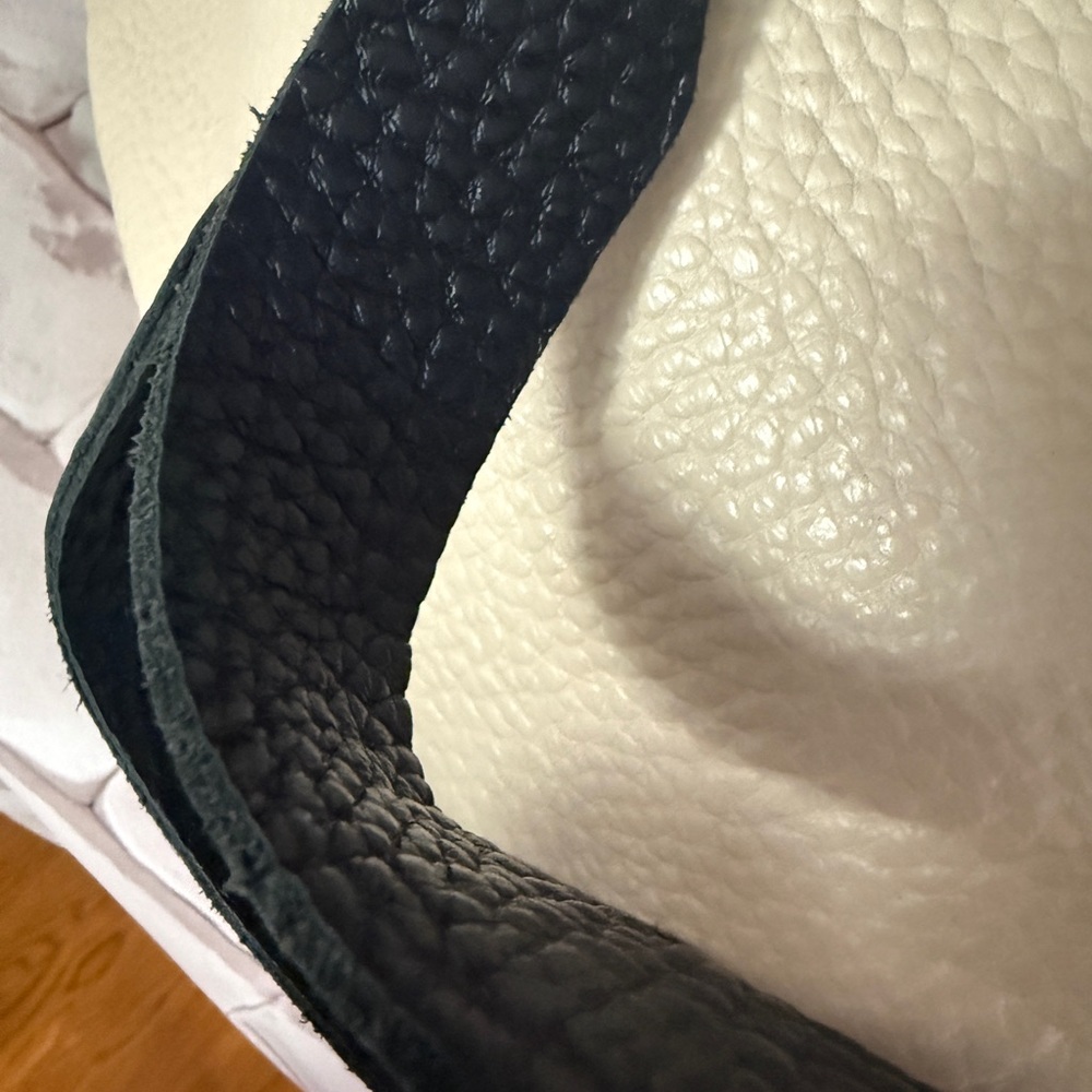 osklen rio de janeiro bag 
Elegant Cream Leather Tote Bag - Picture 9 of 15